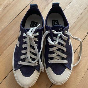 Veja Canvas Trainers